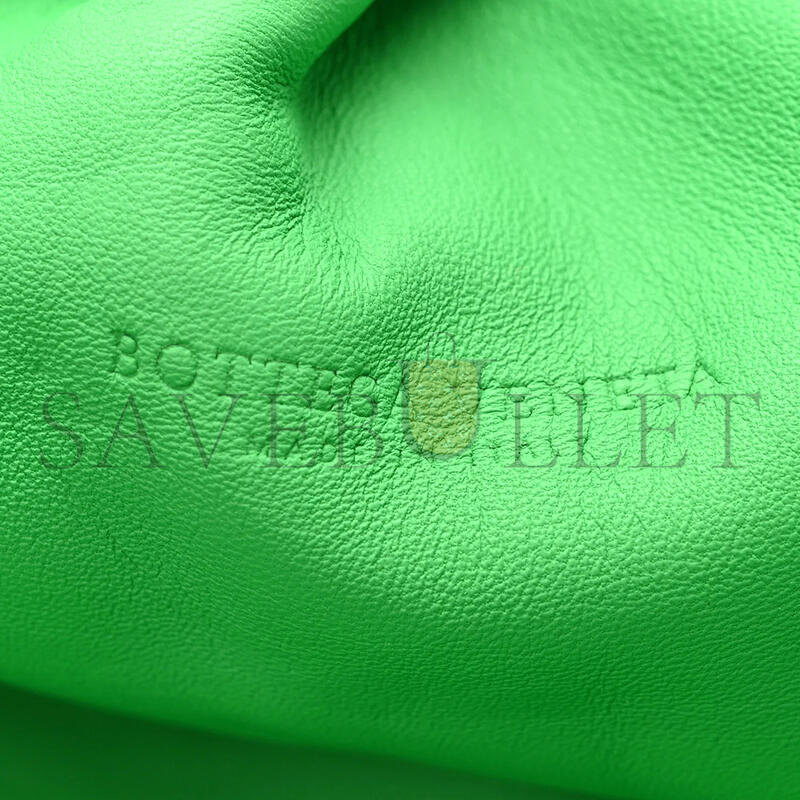 BOTTEGA VENETA MAXI THE POUCH (38*22*13cm)